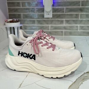 Hoka Arahi 8 WIDE Running Shoes Women’s Size 9.5D Color Rose Cream/Alabaster